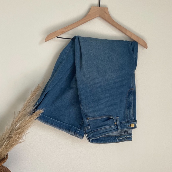 Universal Thread Flare Leg Cropped Jeans - Picture 2 of 4